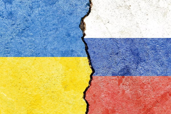 Between End-Game and Armageddon: Russia, Ukraine and the Politics of Hedging