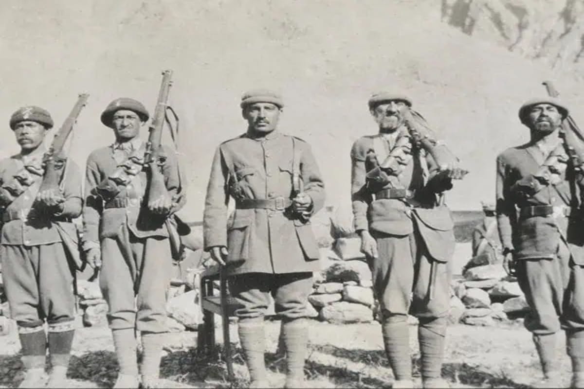Raiders in Kashmir: A Story of Kashmir as told by Major General Akbar Khan (1947-1948) &ndash; P