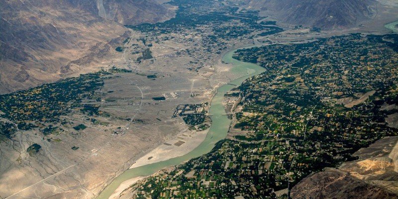 Indus Waters Treaty,  India-Pakistan water dispute,  Indus River Basin