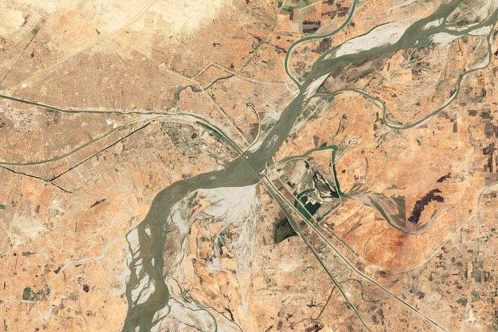 Indus Waters Treaty,  India-Pakistan water dispute,  Indus River Basin